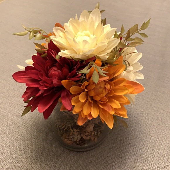 Beautiful Faux Floral Arrangement - Picture 9 of 9